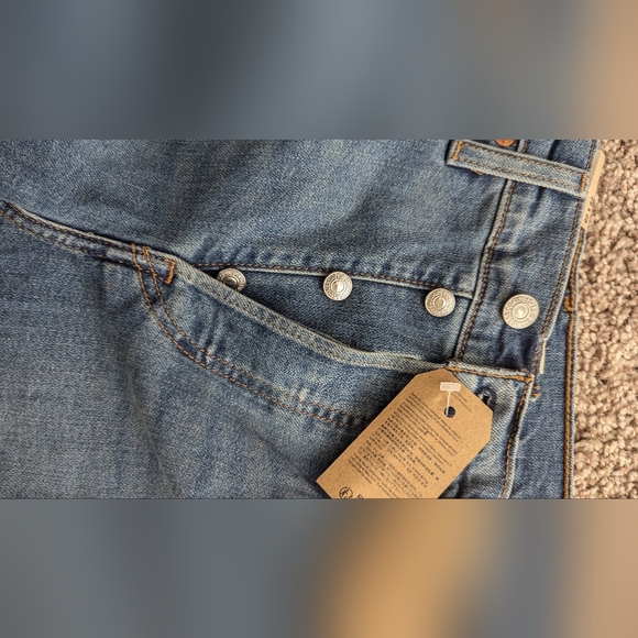 New with tags Levi's wedgie jeans with cute hem - Picture 3 of 5